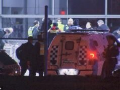 Adolescente encontrado sangrando fora de um hospital em Melbourne – polícia inicia investigação urgente
