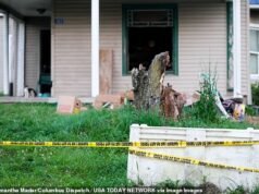 Dezesseis crianças que ‘pareciam animais selvagens’ foram encontradas vivendo em uma pequena casa em ruínas em Ohio, acusados de pais e avós