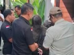 Turista australiano acusado de violência ‘bêbada’ no hotel de Bali enquanto surge uma filmagem de uma explosão selvagem enquanto ele é algemado: ‘Pare de tirar minha foto’