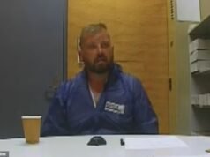 Um triângulo amoroso se torna mortal quando o chef esfaqueia um rival romântico até a morte em sua propriedade rural em NSW e faz uma confissão chocante à polícia: ‘Eu sou um idiota’