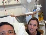 A esposa de Frankie Dettori, Catherine, correu para sua cama de hospital enquanto ele divulgava um comunicado sobre o acidente de carro que o fez capotar.