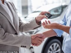 Os motoristas enfrentam mais atrasos no pagamento de £ 9,1 bilhões em financiamento de automóveis após desafios legais de última hora