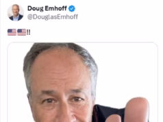 O marido de Kamala Harris, Doug Emhoff, sacode a internet com uma selfie bizarra de ‘criança varão’ para comemorar a Copa do Mundo