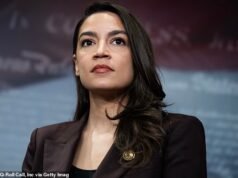 O AOC chocou o establishment democrático com um endosso bombástico à simpatia do aiatolá