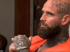 Influenciador louco por esteroides, 42 anos, com tatuagem no rosto se declara culpado de quebrar o rosto de outro homem na academia
