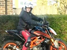 Momento beneficia o fraudador que disse que não conseguia andar 20 metros, pego andando de moto e fumando cigarros – enquanto evita a prisão por fraude de £ 9.000