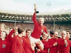 ‘Devolva-nos a camisa de Bobby Moore de 1966’: família do herói da Copa do Mundo lança proposta da Suprema Corte para recuperar a icônica camisa vermelha nº 6 do magnata da memorabilia do futebol