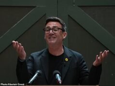 Comentário do Daily Mail: Governo incompleto de Burnham em grave perigo