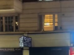 Torcedores egípcios trazem o caos a Londres ao entrarem em confronto com a polícia e embarcarem em ônibus de dois andares para comemorar a vitória do time na Copa do Mundo