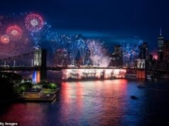 As celebrações do 4 de julho explodem em tiroteios perto da icônica praia de Nova York enquanto 4 crianças são levadas ao hospital