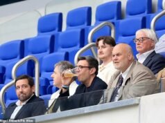 Andy Burnham pediu o fim da proibição de vaias dos torcedores de futebol nas arquibancadas – já que planeja ficar até as 3h para o jogo da Inglaterra