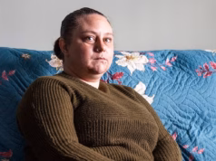Tio distorcido agride sexualmente sua sobrinha de 11 anos antes que sua própria mãe chame a vítima indefesa de mentirosa