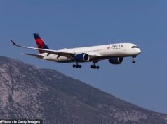 Um voo da Delta foi atingido por fogos de artifício ao pousar no aeroporto de Chicago, quando o piloto ouviu uma “forte explosão” ao se aproximar da pista em 4 de julho.