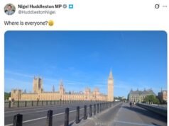 Felizmente, não têm de estar no Parlamento antes das duas e meia! Deputados estão orgulhosos da vitória da Inglaterra na Copa do Mundo