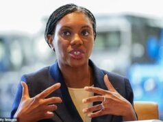 Kemi Badenoch instou os parlamentares trabalhistas a apoiar uma tentativa de conter a libertação antecipada de criminosos sexuais