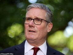 Keir Starmer classifica os planos de defesa do Partido Trabalhista como uma ‘pantomima’ enquanto se dirige para a cimeira da OTAN com Donald Trump