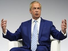 Dan Hodges: Nigel sempre foi capaz de evitar perguntas embaraçosas com uma piada e um encolher de ombros. Mas agora seu campo de força caiu
