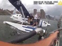 A câmera corporal da NYPD mostra o momento em que salvaram oito pessoas do naufrágio do hidroavião depois que ele caiu no East River
