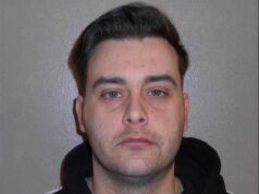 Um aviador norte-americano acusado de se expor a cinco mulheres, incluindo uma rapariga de 16 anos, escapou à justiça britânica ao ser autorizado a enfrentar um tribunal marcial na sua base.
