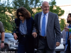 Quem é a família de Charlie Kirk? Os pais arrasados da estrela assassinada apareceram com Erica no tribunal para confrontar Tyler Robinson