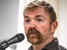 O Partido Democrata luta com a nomeação de Graham Platner, atormentado por escândalos, enquanto o Senado esperançoso procura escolher seu próprio substituto