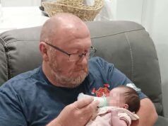 O vovô gentilmente se ofereceu para ajudar a arrumar os túmulos no cemitério… apenas para ver a lápide de 700 libras desabar em cima dele e deixá-lo com morte cerebral.