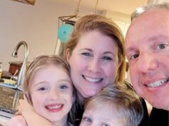 Casal rico perdeu os dois filhos em um terrível acidente de barco em Wisconsin que matou três crianças, como um amigo da família disse que os jovens usavam coletes salva-vidas