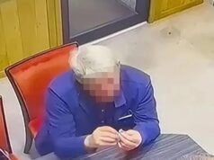 Momento ‘aspirante a ladrão engole anel de noivado de £ 35.000 antes de ser forçado a reorganizá-lo’