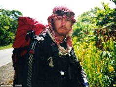 Os burocratas franceses proibiram o aventureiro britânico de dar a volta ao mundo de nadar no Canal da Mancha para completar a última etapa da sua épica odisseia de 36.000 milhas de 28 anos.