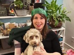 Conheça a Condessa Beanface: Comediante mãe de dois filhos se casa com o homem por trás do candidato eleitoral do ‘Guerreiro Espacial Intergaláctico’ contra Nigel Farage