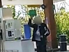 Herói do momento, policial evita atear fogo em si mesmo após se encharcar de combustível em um posto de gasolina da Tesco