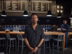 A decisão de Ryan Reynolds de abrir um novo bar e destilaria de gin em Portland, assolada pelo crime, termina em desastre
