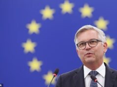 As capitais da UE circulam em Bruxelas por causa da implementação malfeita de novas regras fronteiriças pós-Brexit que ameaçam a Grande Escapadinha de Verão da próxima semana – enquanto o chefe da marca easyJet já classifica as mudanças como “completamente inaceitáveis”