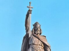 Pesquisadores que “descobriram” os ossos de Alfredo, o Grande, enterrados sob um estacionamento, dizem que a universidade está bloqueando seus esforços para desenterrá-los.