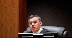 O julgamento de Tyler Robinson terminou de forma inconclusiva após cinco dias de depoimentos e evidências bombásticas