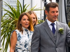 A lenda da F1 David Coulthard se casou com sua namorada modelo sueca