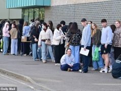 Um milhão de pessoas são elegíveis para a vacina gratuita contra meningite B no NHS a partir de hoje, após um surto mortal