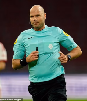 109984099-15973727-The_cause_of_death_has_not_been_disclosed_for_top_football_refer-m-1_178394878972.avif