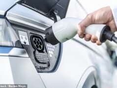 Os motoristas de EV terão que pagar 3 centavos por milha a partir de 2028 de acordo com os planos trabalhistas – enquanto os híbridos serão cobrados com uma cobrança de 1,5 centavos.