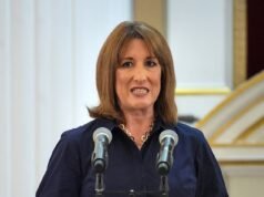Burnham ‘lança sombra sobre a economia’ enquanto Reeves passa para o 11º lugar com crescimento decepcionante e futuro frágil