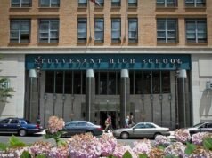 A matrícula de apenas três estudantes negros no último ano acadêmico provoca indignação nas principais escolas públicas de Nova York