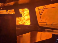 Vídeo claustrofóbico mostra uma visão de pesadelo de dentro do trem enquanto ele passa por um grande incêndio
