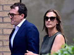 O parlamentar conservador Patrick Spencer chora no banco dos réus acusado de resmungar duas mulheres no Groucho Club enquanto sua esposa diz ao júri que ele foi ‘gentil’ e ‘compassivo’