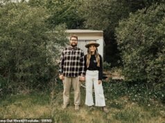 Casal vende sua casa e compra um parque de caravanas abandonado no País de Gales por £ 90.000 – convertendo-o em um acampamento independente completo com sauna a lenha