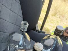 Um motorista de HGV momentaneamente bêbado atravessou a via dupla em alta velocidade antes de ser preso por ter ultrapassado seis vezes o limite depois que a polícia encontrou uma garrafa de uísque em seu táxi.