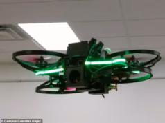 Os pais ficam furiosos quando as escolas implantam drones ATTACK para expulsar homens armados: ‘E se eles baterem em uma criança?’