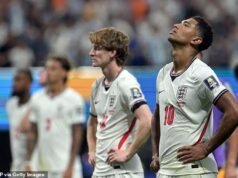 A Argentina sofreu uma falta a cada quatro minutos no primeiro tempo da dolorosa derrota da Inglaterra nas semifinais – enquanto cada cobrança de falta se desenrolava em um confronto acirrado na Copa do Mundo