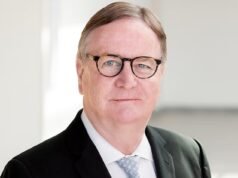 Questionado numa audiência no Congresso se apenas as mulheres podem engravidar, o chefe da Oak California Medical School deu uma resposta alarmante.