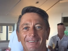 O empresário da Gold Coast, Jason Goss, acusado de apalpar uma mulher sentada ao lado dele no voo de Perth para Sydney: ele conta ao Mail por que provavelmente não poderia ter feito isso