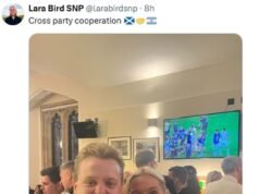 Fúria quando os parlamentares do Partido Trabalhista Escocês e do SNP unem forças para comemorar a saída da Inglaterra da Copa do Mundo pela Argentina